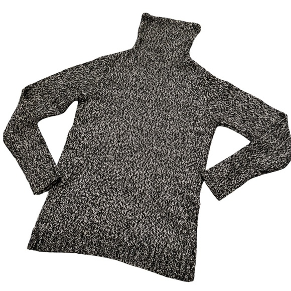 Express Women's Black and White Knit Turtleneck Sweater Size Small - Picture 1 of 3